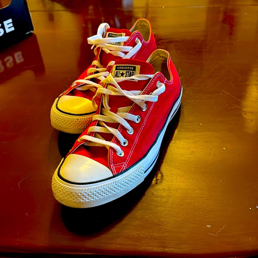 Men’s size 12 Converse red 8.5/10